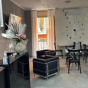 Hotel Poker, Nápoles